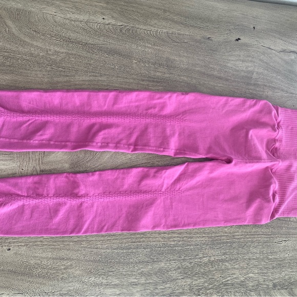 FP movement Fuchsia leggings - size M/L - like new - Picture 4 of 7